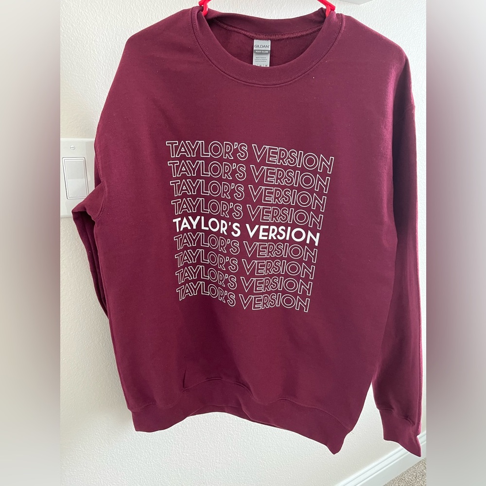 Taylor’s Version Swearshirt M Size Maroon color and handmade